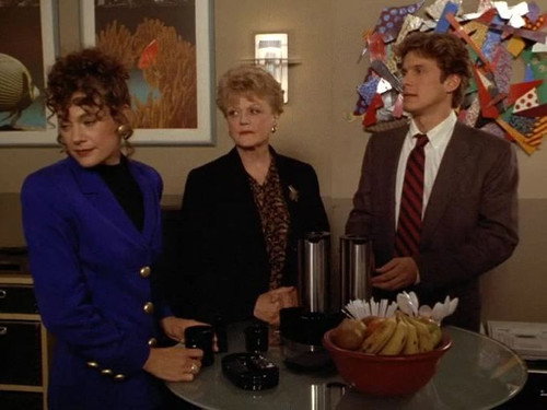 Murder, She Wrote - S11E10: Murder of the Month Club