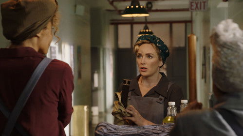 DC's Legends of Tomorrow - S7E7: A Woman's Place Is In The War Effort