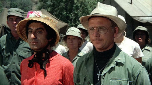 M*A*S*H - S5E1: Bug Out