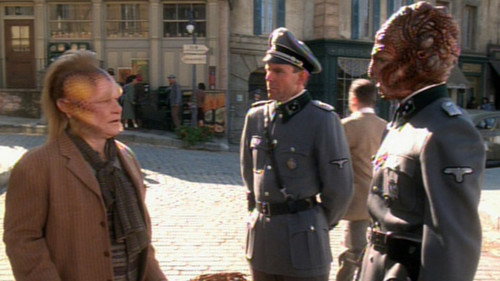 Star Trek: Voyager - S4E18: The Killing Game (1)