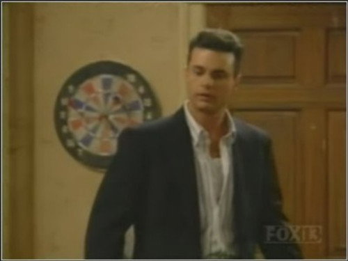 Married... with Children - S10E22: Enemies