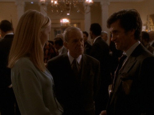 The West Wing - S2E12: The Drop-In