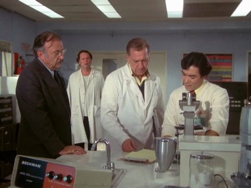 Quincy, M.E. - S3E20: Requiem for the Living