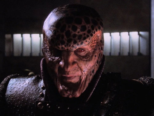 Babylon 5 - S2E20: The Long, Twilight Struggle