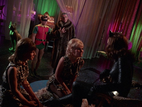 Batman - S2E34: The Catwoman Goeth