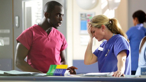 Holby City - S13E37: The Bottom Line