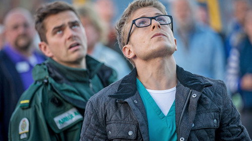 Casualty - S30E22: Step Right Up