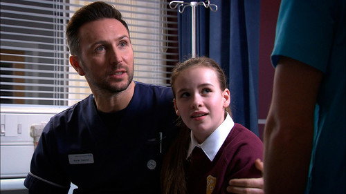 Holby City - S17E28: All About Evie