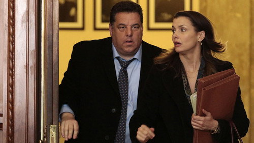 Blue Bloods - S6E21: The Extra Mile