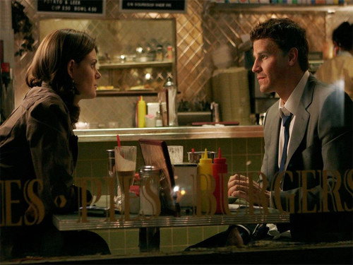 Bones - S2E21: Stargazer in a Puddle