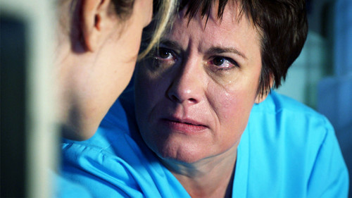 Holby City - S19E25: Unbreakable