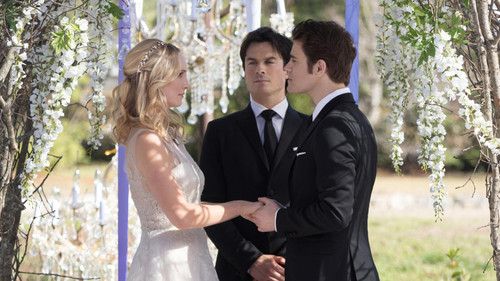 The Vampire Diaries - S8E15: We’re Planning a June Wedding