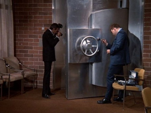 Ironside - S6E21: All Honorable Men