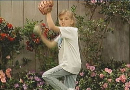 Full House - S4E22: Stephanie Plays the Field