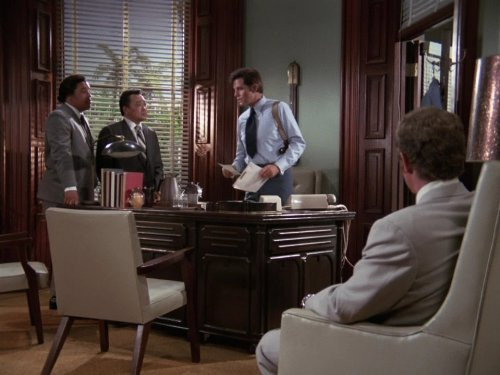 Hawaii Five-O - S8E2: Murder - Eyes Only (2)