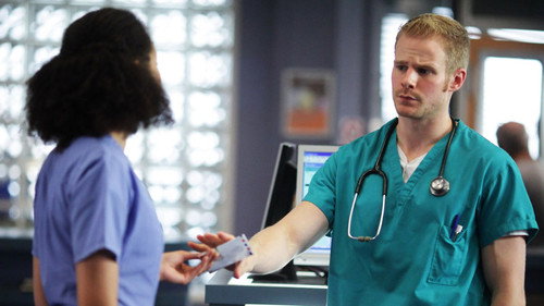 Casualty - S26E11: A Pound of Flesh