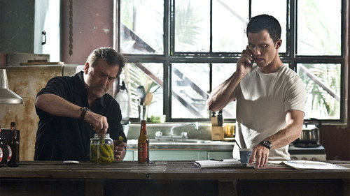 Burn Notice - S2E1: Breaking and Entering