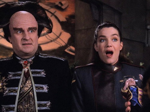 Babylon 5 - S2E14: There All the Honor Lies
