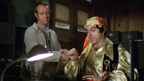 M*A*S*H - S5E10: Hawkeye Get Your Gun