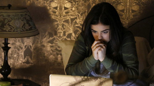 Pretty Little Liars - S5E4: Thrown from the Ride