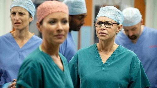 Holby City - S12E2: The Hands that Rock the Cradle (2)