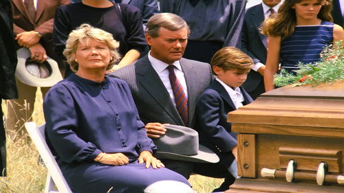 Dallas - S9E1: The Family Ewing