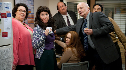 The Office - S9E11: Suit Warehouse