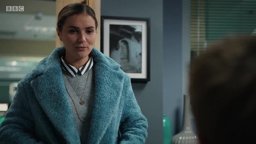 Casualty - S32E25: Under Pressure