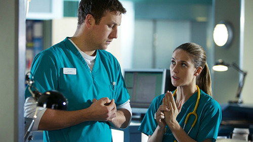 Casualty - S27E29: Punch Drunk Love