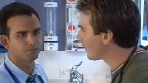 Casualty - S14E17: Peace on Earth