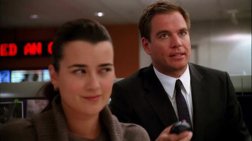 NCIS - S6E12: Caged