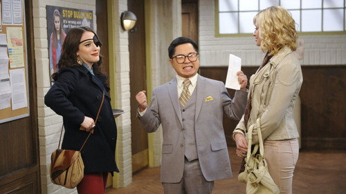 2 Broke Girls - S4E12: And The Knock-Off Knockout