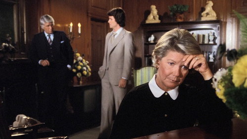 Dallas - S2E23: John Ewing III (1)