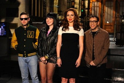 Saturday Night Live - S37E15: Maya Rudolph with Sleigh Bells