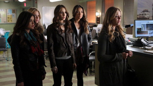 Pretty Little Liars - S5E2: Whirly Girly