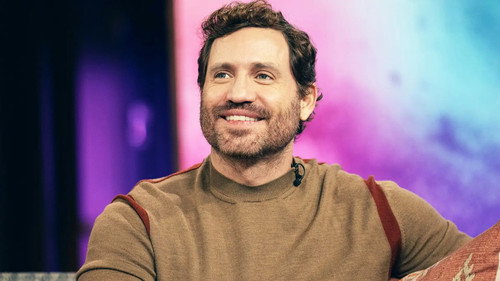 The Kelly Clarkson Show - S5E56: Edgar Ramírez, Danny DeVito, Victoria Justice, Toby Gad