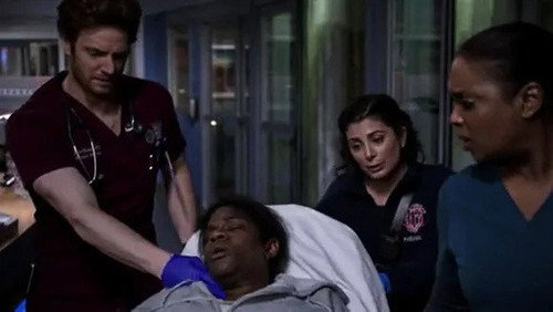 Chicago Med - S4E22: With a Brave Heart