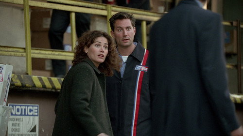 NYPD Blue - S8E8: Russellmania