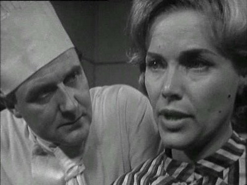 The Avengers - S3E13: Death "à la carte"