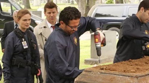 Bones - S9E22: The Nail in the Coffin
