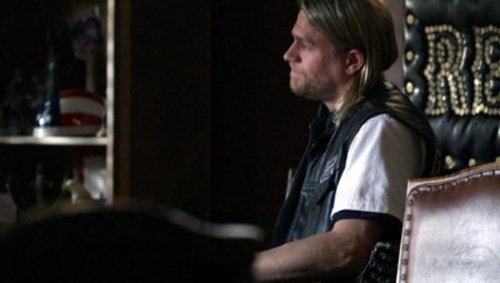 Sons of Anarchy - S2E1: Albification