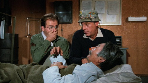 M*A*S*H - S2E13: Deal Me Out