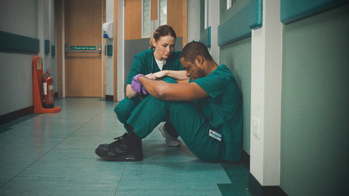 Casualty - S36E32: Burning Love