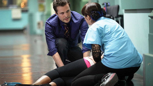 Holby City - S13E28: Crossing the Line