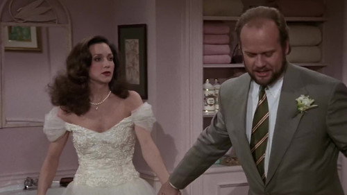 Cheers - S10E20: Smotherly Love