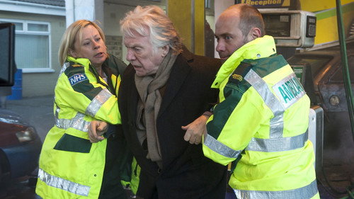 Casualty - S27E32: Family Matters