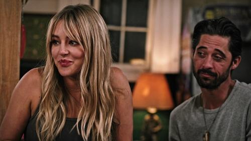 Yellowstone - S4E10: Grass on the Streets and Weeds on the Rooftops