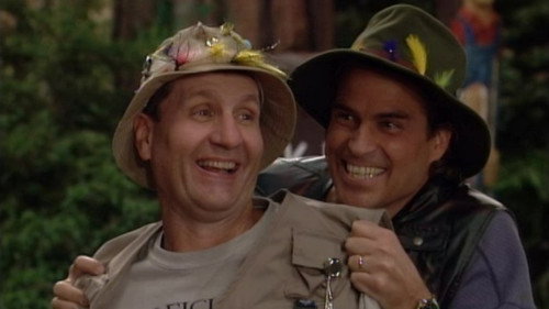 Married... with Children - S10E9: The Two That Got Away