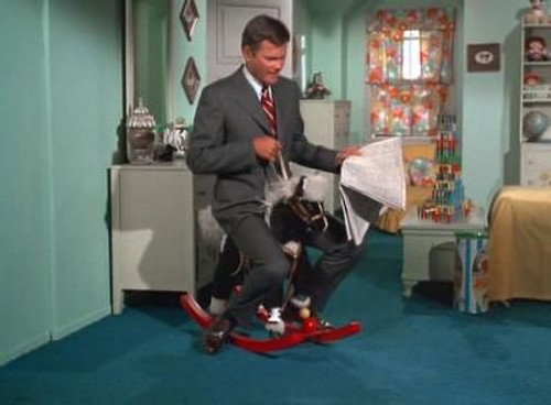 Bewitched - S8E13: Three Men and a Witch on a Horse