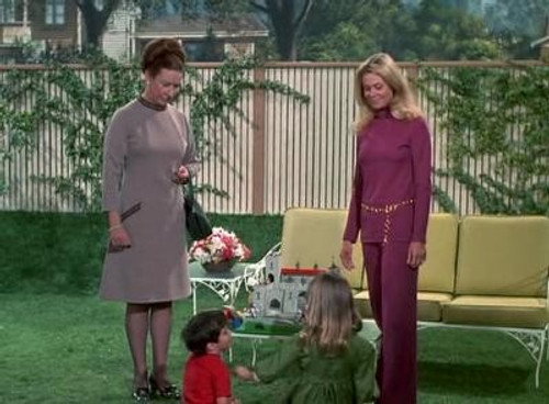 Bewitched - S8E23: School Days, School Daze